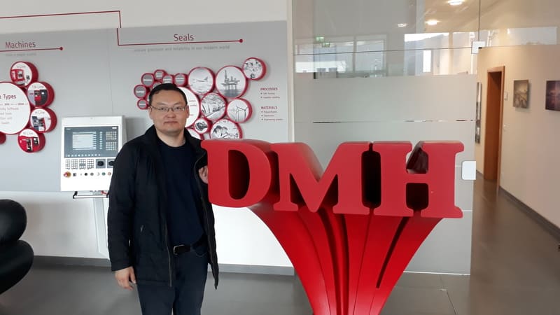 В офисе компании DMH